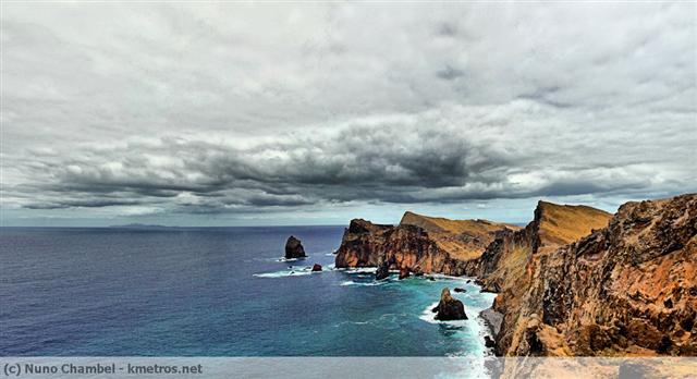 Ponta de S. Lourenço. Ao fundo, o Porto Santo