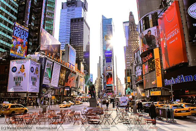 Até de dia Times Square ofusca